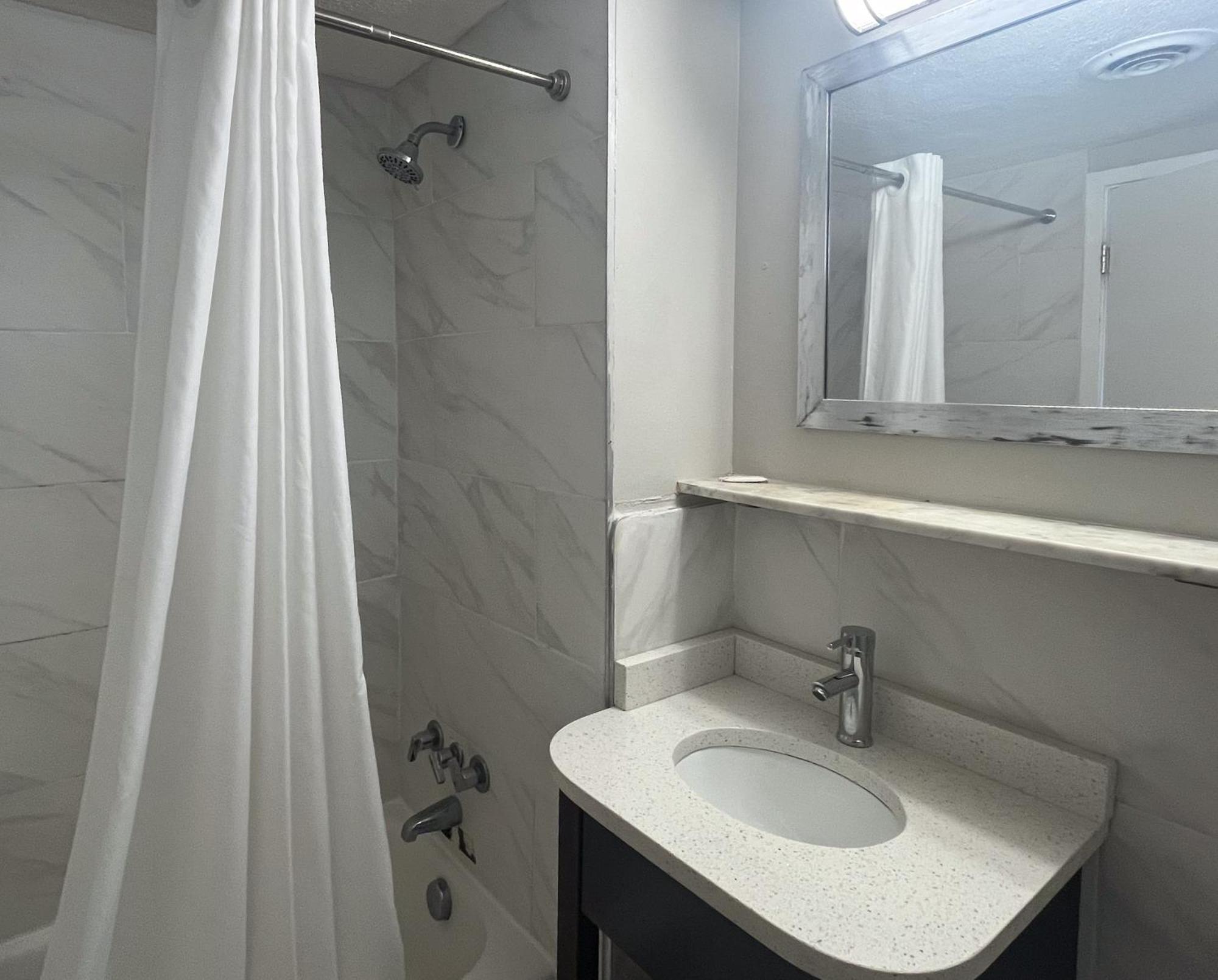 Motel 6 Norfolk, Va East Little Creek מראה חיצוני תמונה
